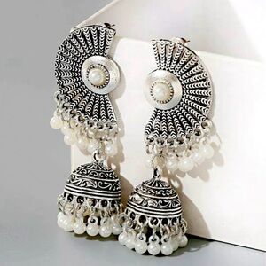 Adorable Antique silver Earrings / New packed